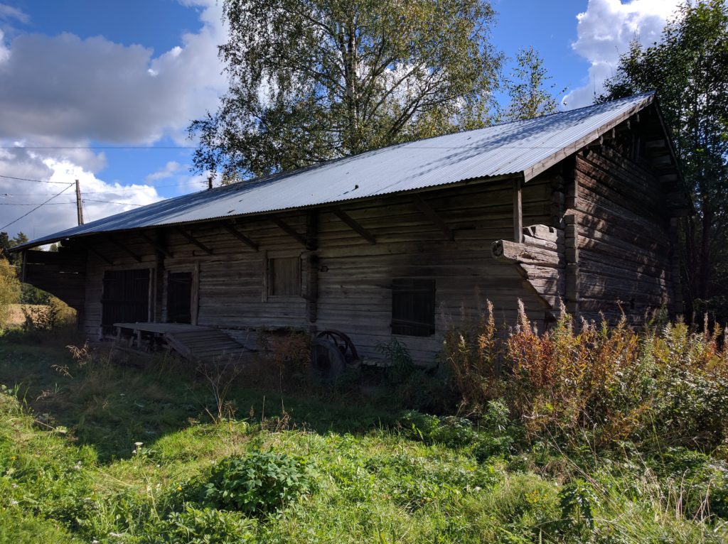 Old wooden construction in Helkuntie (Nurmijärvi)